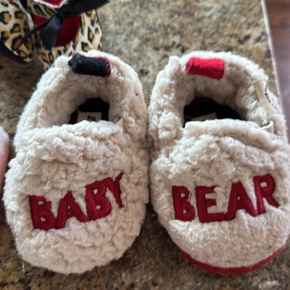 Dearfoams, mudpie, & misc set of 3 baby girl booties. 2 fleece/fleece lined. New